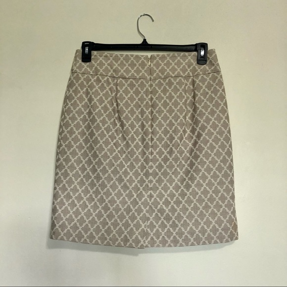 Banana Republic Pattern, Lined Skirt Size 8 - EUC - Picture 2 of 5